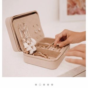 Hollis jewelry box